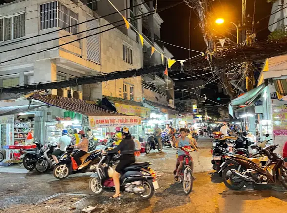 Chợ 200 Xóm Chiếu Quận 4: Cẩm Nang Khám Phá Chợ Đặc Sắc Nhất Sài Gòn