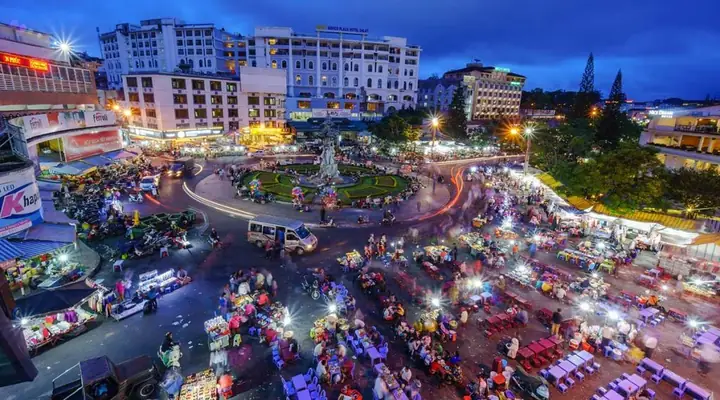 Chợ Đà Lạt: Địa Điểm Mua Sắm & Trải Nghiệm Văn Hóa Không Thể Bỏ Quên