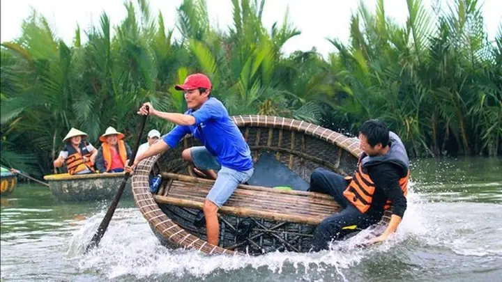 Chơi Thuyền Thúng Ở Hội An: Hướng Dẫn Trải Nghiệm Toàn Diện Từ A Đến Z