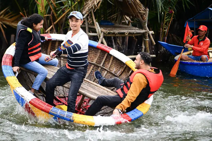 Chơi Thuyền Thúng Ở Hội An: Hướng Dẫn Trải Nghiệm Toàn Diện Từ A Đến Z