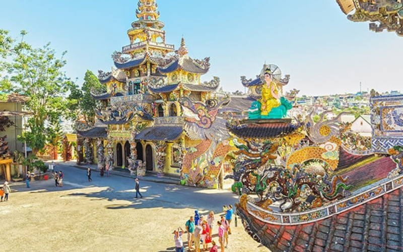 chùa nổi tiếng ở đà lạt - Hình 2