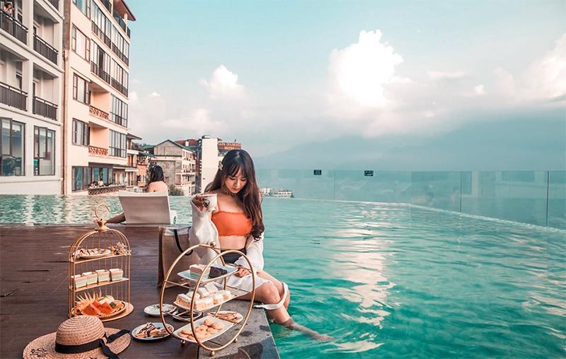 chụp ảnh ở bể bơi vô cực - Hình 2