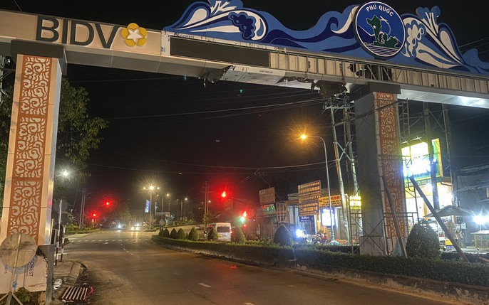 cổng chào suối đá phú quốc