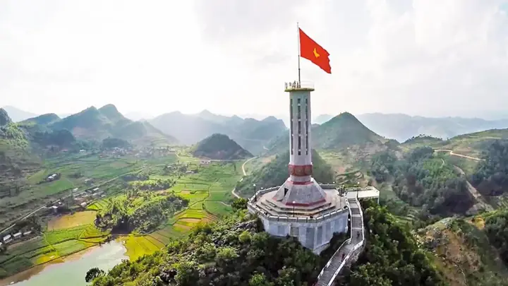 Cột Cờ Lũng Cú Hà Giang: Hành Trình Đến Biểu Tượng Thiêng Liêng Vùng Cao