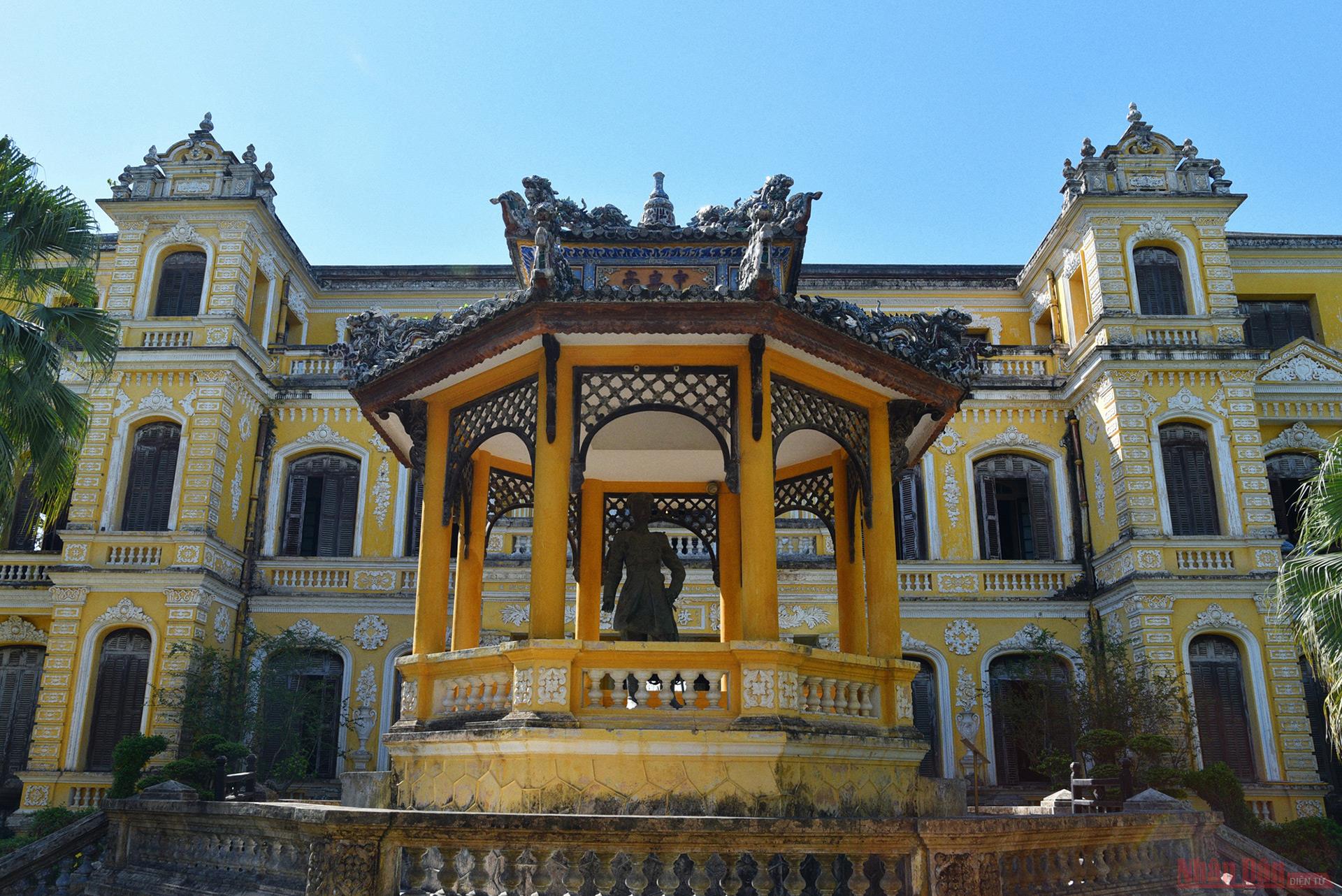 cung điện riêng của vua khải định - Hình 3