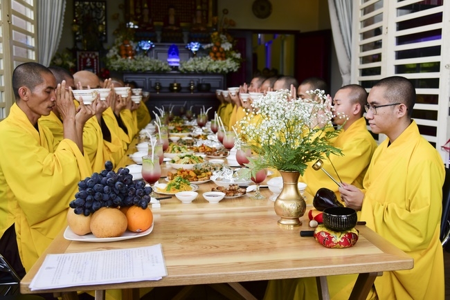 cúng dường trai tăng là gì - Hình 4