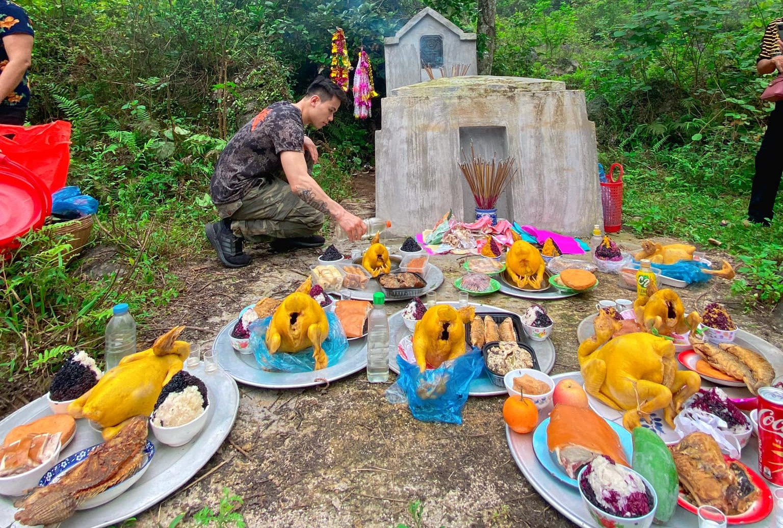 cúng thanh minh ngoài mộ