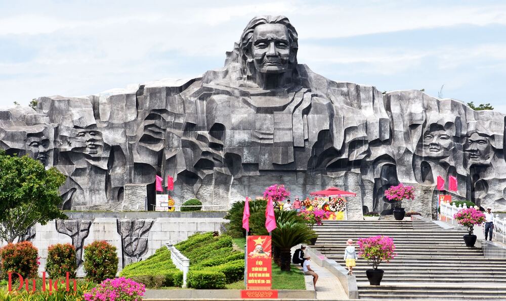 đài tưởng niệm mẹ việt nam