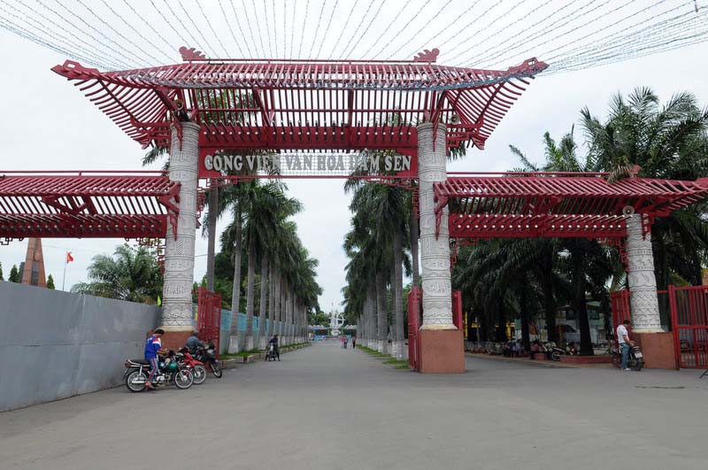 đầm sen cổng lạc long quân - Hình 2