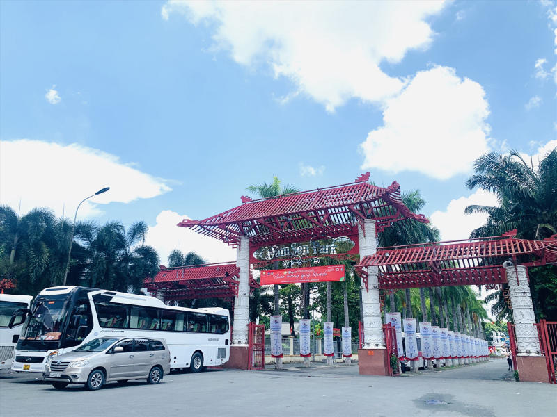 đầm sen cổng lạc long quân - Hình 3