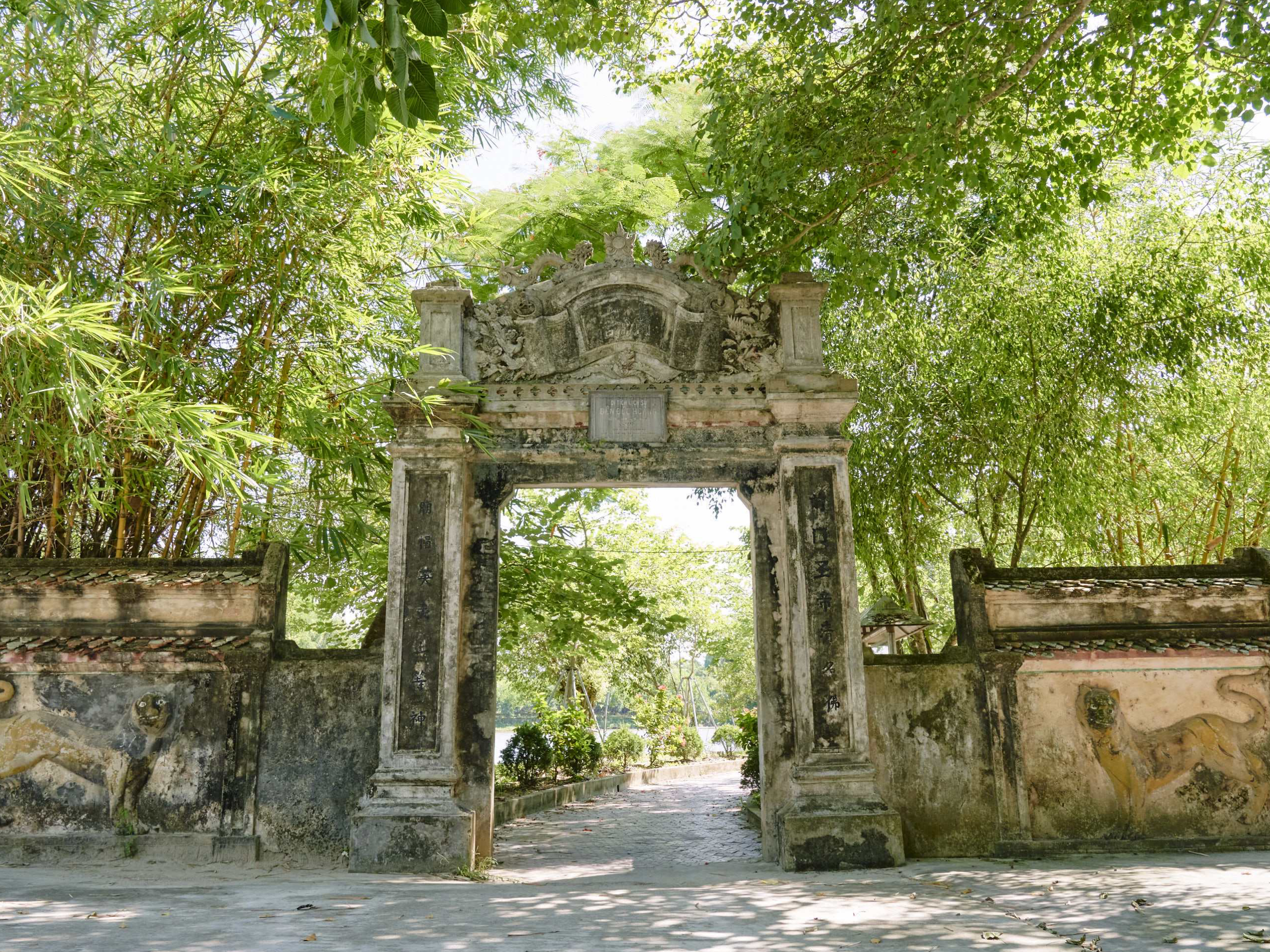 đền đức hoàng yên thành nghệ an - Hình 2