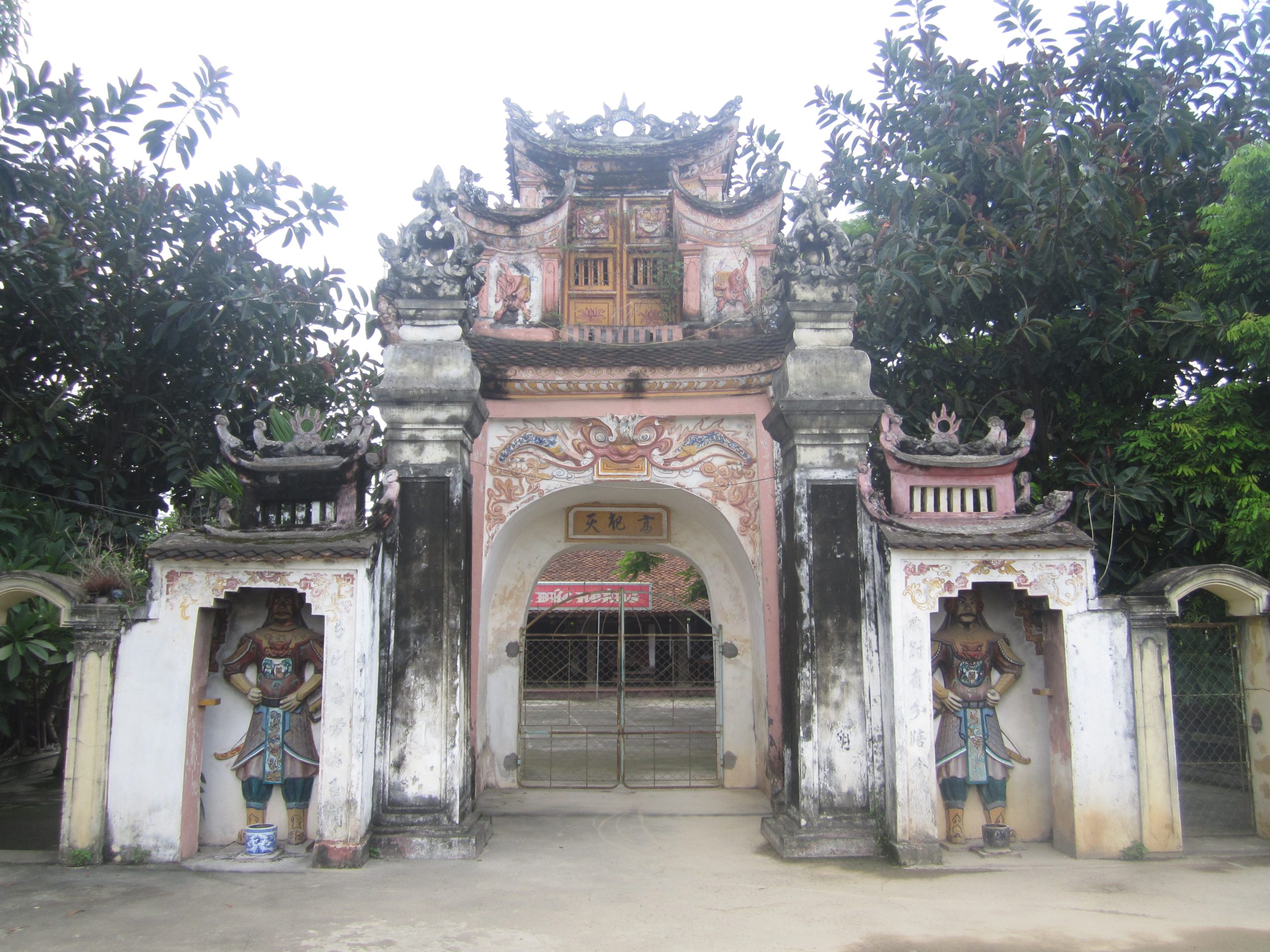 đền đức hoàng yên thành nghệ an