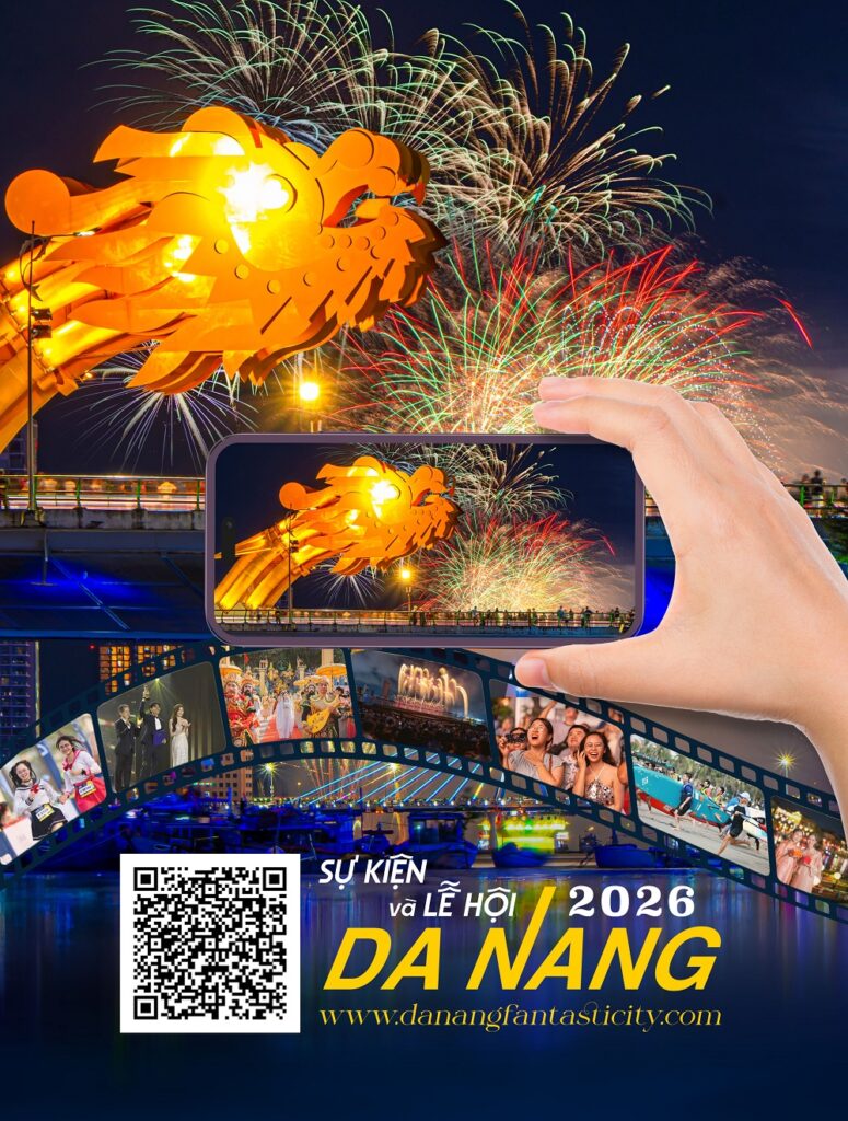 Du khách check in tại địa điểm bắn pháo hoa Đà Nẵng 2026