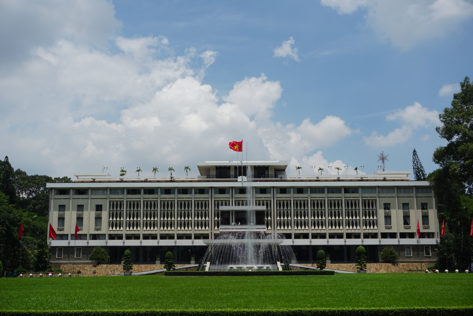 dinh độc lập còn có tên gọi khác là gì - Hình 2