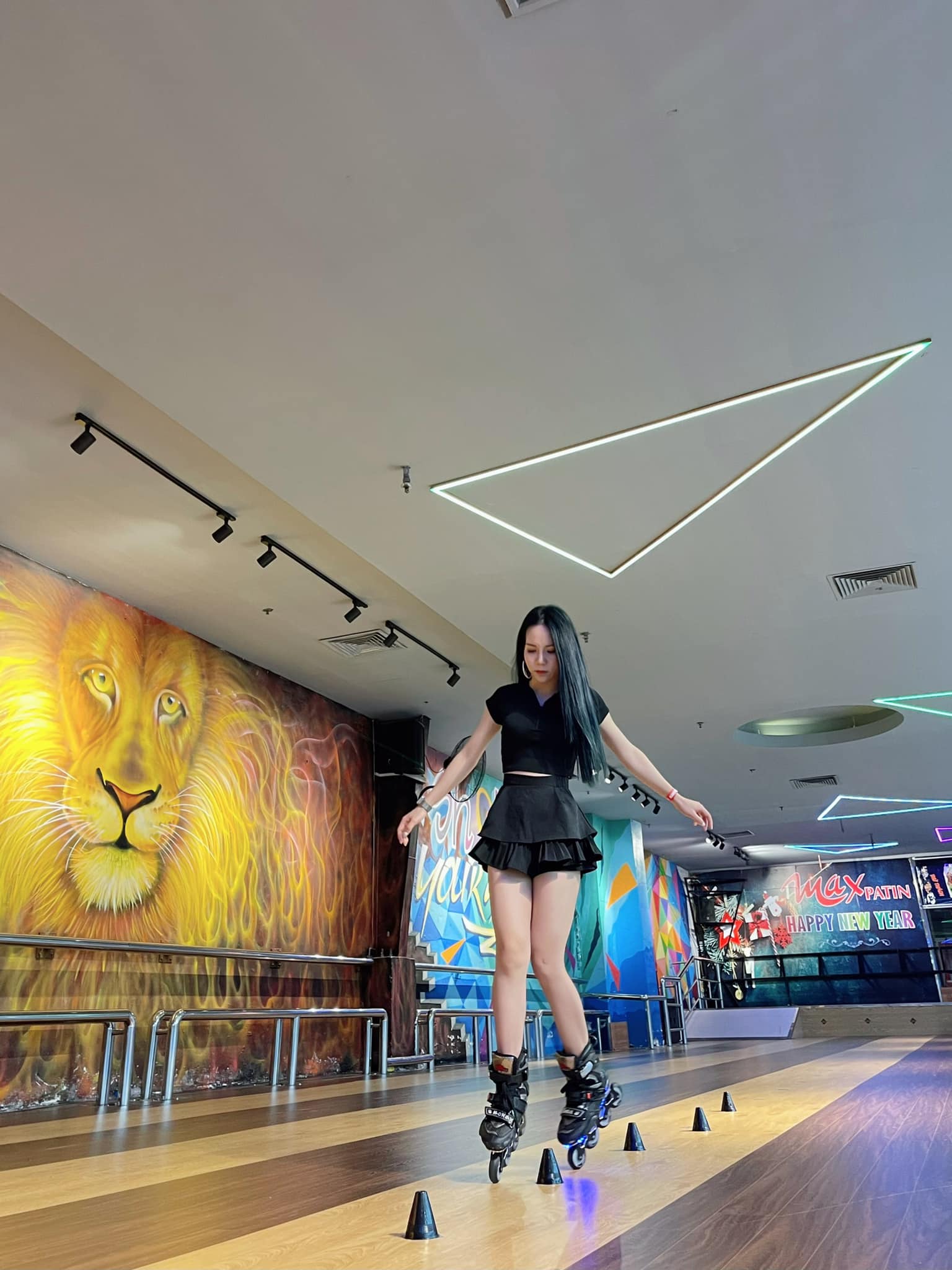 giá vé trượt patin ở royal city - Hình 4