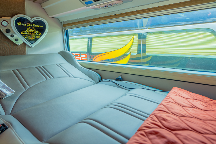 giá xe giường nằm cao cấp limousine - Hình 2