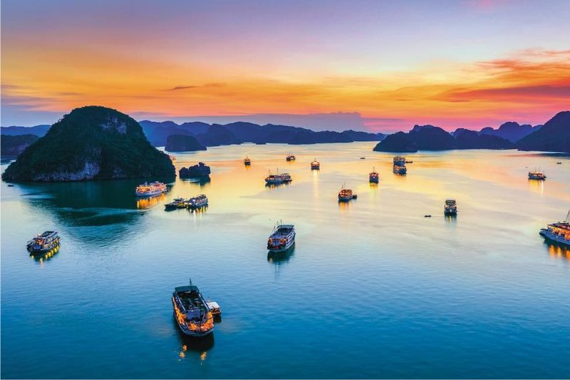 Khung cảnh đẹp trong bài giới thiệu danh lam thắng cảnh