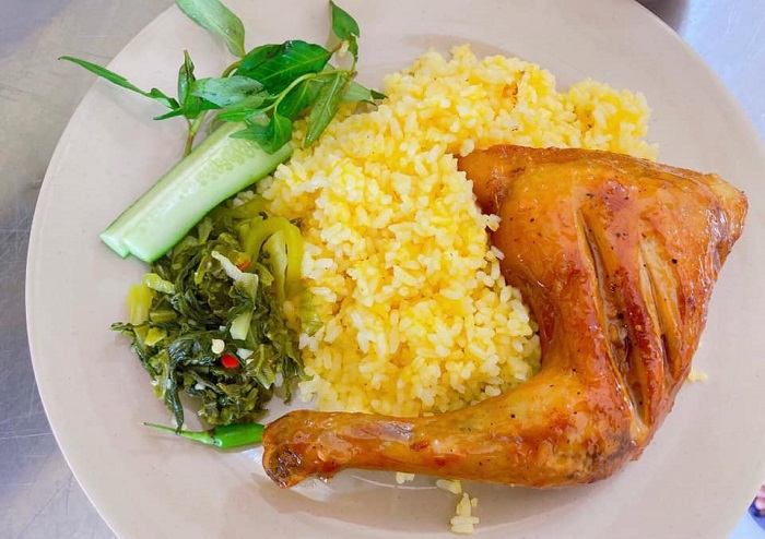 hình ảnh cơm gà xối mỡ - Hình 3