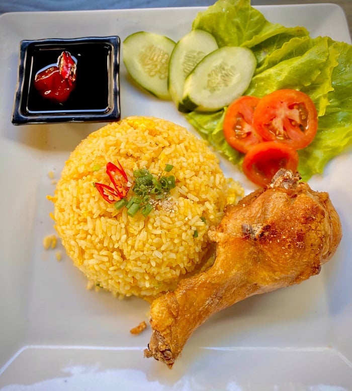 hình ảnh cơm gà xối mỡ