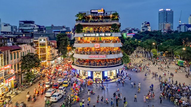 how many people live in hanoi - Hình 3