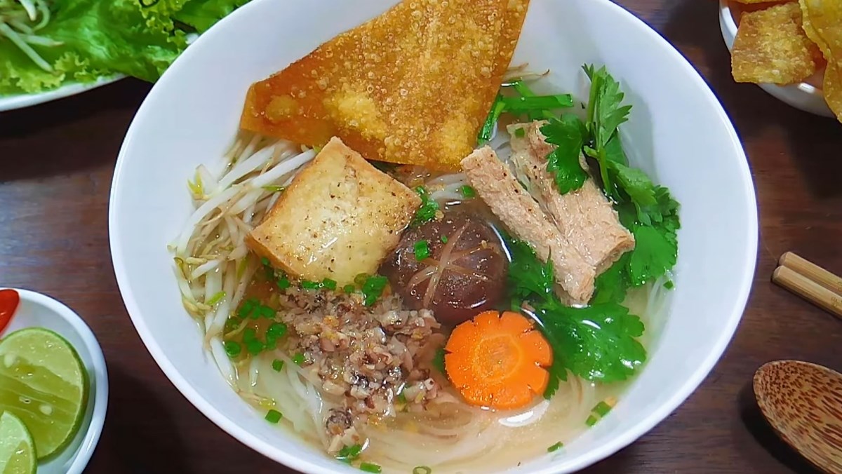 hủ tiếu mì khô hoành thánh - Hình 2