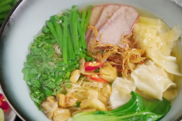 hủ tiếu mì khô hoành thánh