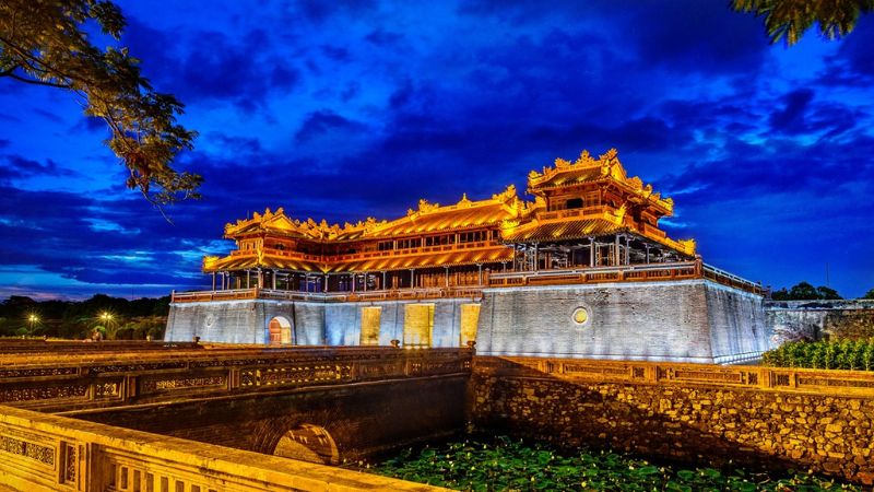 huế nổi tiếng về cái gì