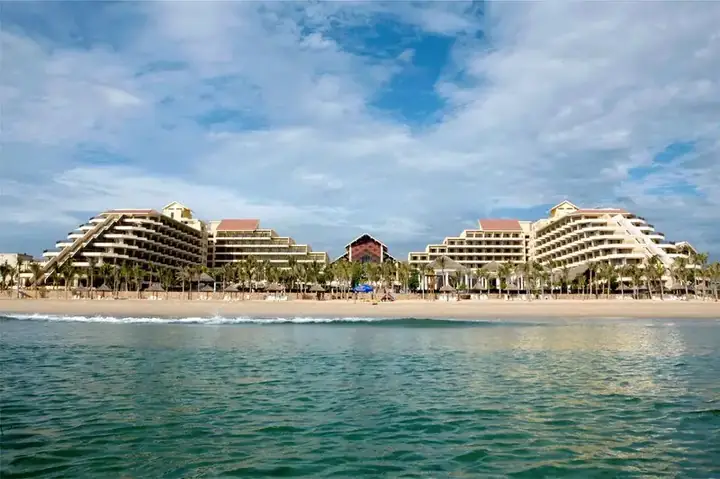 Đánh Giá Chi Tiết Top Khách Sạn 5 Sao Đà Nẵng: Từ Biệt Thự Sang Chảnh Đến Resort Gia Đình