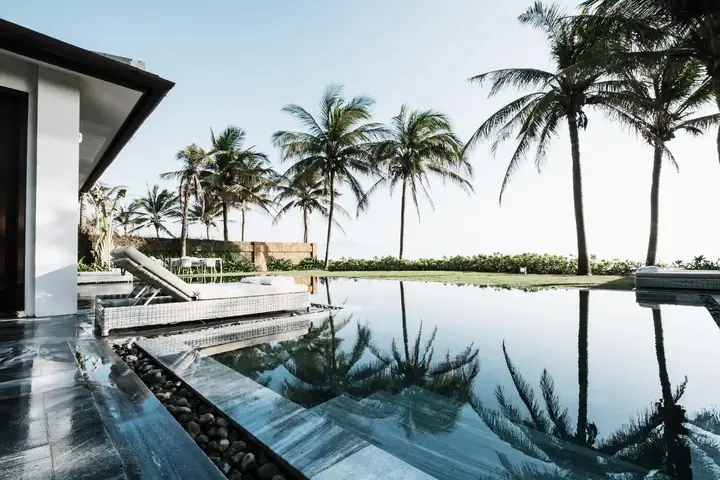 Đánh Giá Chi Tiết Top Khách Sạn 5 Sao Đà Nẵng: Từ Biệt Thự Sang Chảnh Đến Resort Gia Đình