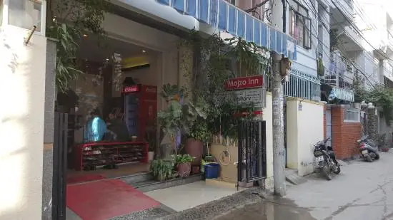 Đánh Giá Khách Sạn Mojzo Inn Nha Trang: Trải Nghiệm Thực Tế & Phân Tích Chi Tiết