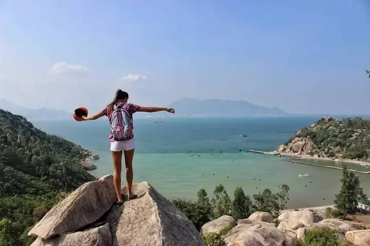 Cẩm Nang Du Lịch Nha Trang Tự Túc Hoàn Chỉnh: Bí Kíp Khám Phá Thành Phố Biển Từ A-z Cẩm Nang Du Lịch Nha Trang Tự Túc Hoàn Chỉnh: Bí Kíp Khám Phá Thành Phố Biển Từ A-z