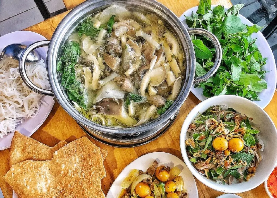 lẩu gà lá é tân bình