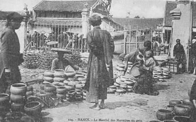 Không gian lịch sử làng gốm Bát Tràng với những lò gốm cổ và sản phẩm gốm tinh xảo