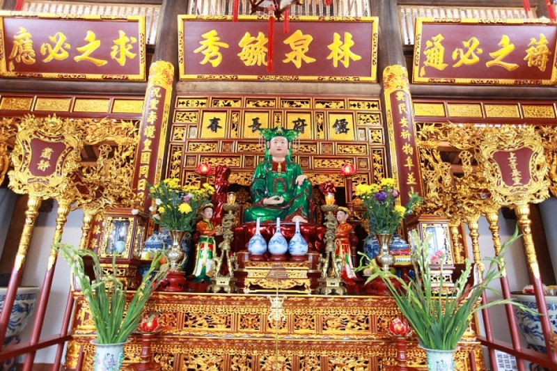 mẫu thượng ngàn thờ chính ở đâu - Hình 2