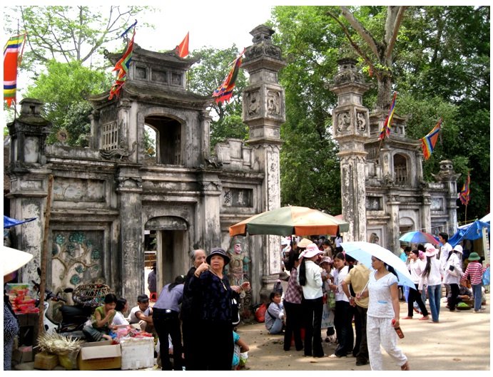mẫu thượng ngàn thờ chính ở đâu - Hình 3