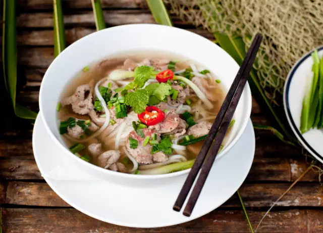 Cẩm Nang Ẩm Thực Tết Việt: Khám Phá 5 Món Ăn Truyền Thống Không Thể Thiếu Cẩm Nang Ẩm Thực Tết Việt: Khám Phá 5 Món Ăn Truyền Thống Không Thể Thiếu
