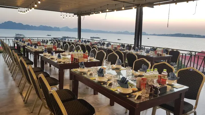Nhà Hàng Phương Nam Hạ Long: Đánh Giá Chi Tiết Về Không Gian, Hải Sản Và Dịch Vụ Nhà Hàng Phương Nam Hạ Long: Đánh Giá Chi Tiết Về Không Gian, Hải Sản Và Dịch Vụ