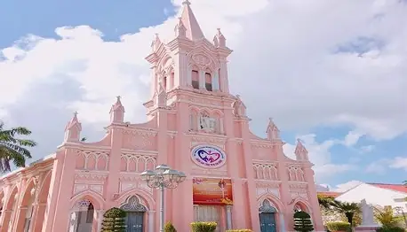 Cẩm Nang Nhà Thờ Con Gà Đà Nẵng: Tổng Hợp Mọi Thông Tin Tham Quan, Lịch Sử Và Mẹo Check-in