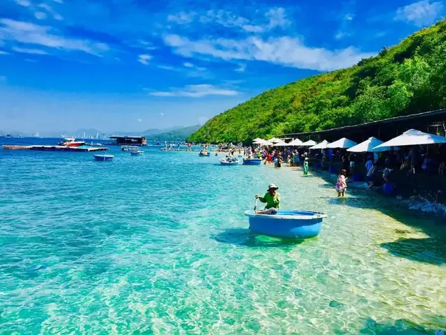 Vịnh Vân Phong: Cẩm Nang Khám Phá 4 Thiên Đường Biển Nha Trang Vịnh Vân Phong: Cẩm Nang Khám Phá 4 Thiên Đường Biển Nha Trang