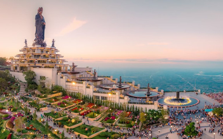 núi bà đen cách tp tây ninh bao nhiêu km - Hình 2