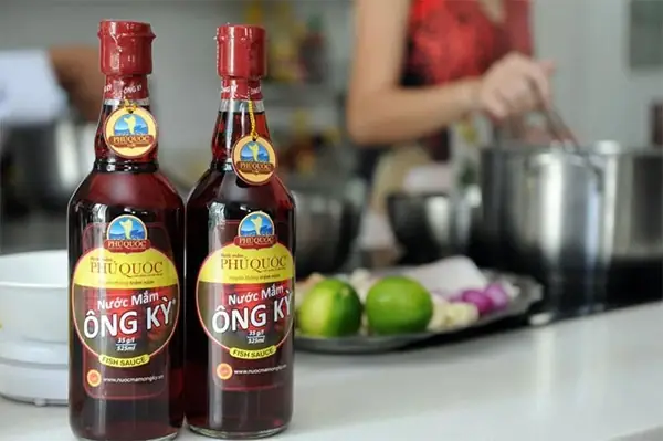 Nước Mắm Phú Quốc Loại Nào Ngon Nhất? Đánh Giá Chi Tiết 5 Thương Hiệu