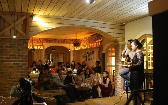 Phòng Trà Ca Nhạc Đà Nẵng: Đánh Giá Chi Tiết Le Paris - Trải Nghiệm Ẩm Thực Pháp Giữa Âm Nhạc Sống