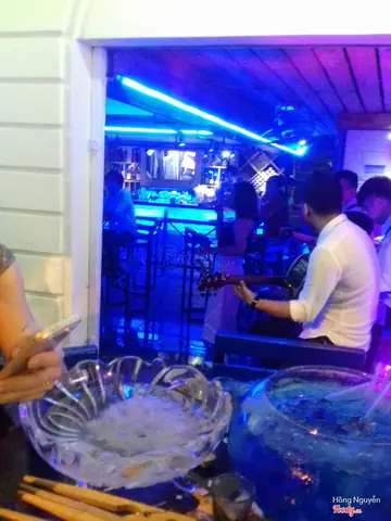 Phòng Trà Ca Nhạc Đà Nẵng: Đánh Giá Chi Tiết Le Paris - Trải Nghiệm Ẩm Thực Pháp Giữa Âm Nhạc Sống