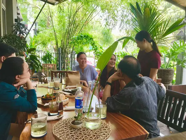 Quán Ăn Sân Vườn Quận 7: Đánh Giá Toàn Diện Chạm Bistro Garden
