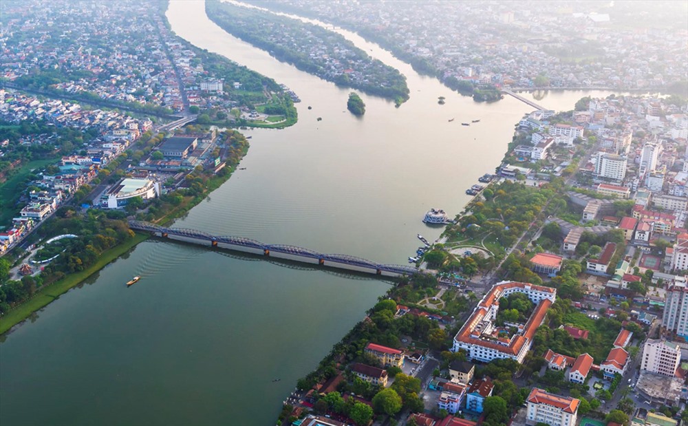 sông hương chảy qua thành phố huế - Hình 2