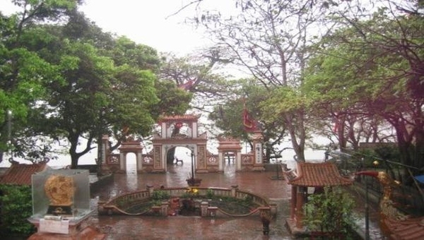 Đền Ông Hoàng Mười là điểm đến văn hóa tâm linh đặc sắc