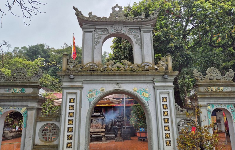 Không gian tâm linh tại đền Ông Hoàng Mười nổi tiếng miền Trung