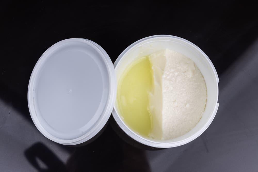 sữa chua bị tách nước có ăn được không - Hình 2