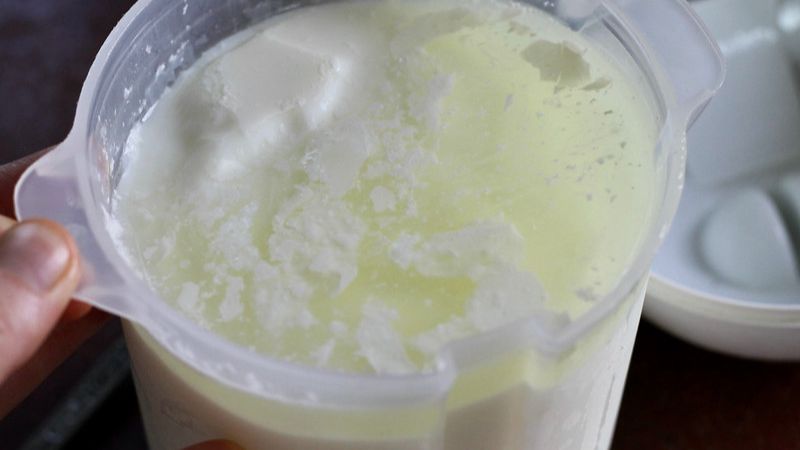 sữa chua bị tách nước có ăn được không
