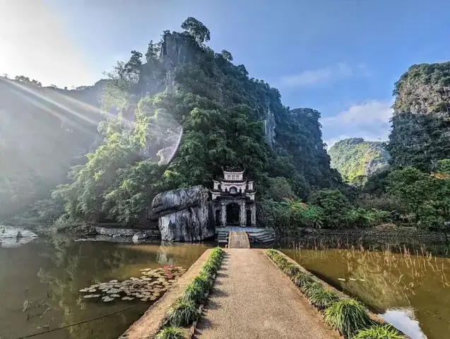 Tam Cốc Bích Đông Ninh Bình: Cẩm Nang Khám Phá Di Sản Thiên Nhiên Kỳ Vĩ Tam Cốc Bích Đông Ninh Bình: Cẩm Nang Khám Phá Di Sản Thiên Nhiên Kỳ Vĩ